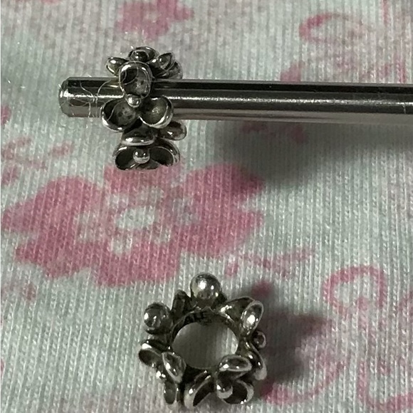 Pandora flower spacers - Picture 3 of 3